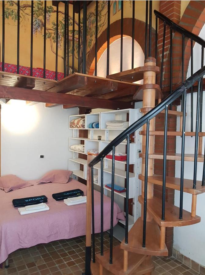 Flat Nirmala Studio-Shop Apartment Милано Екстериор снимка