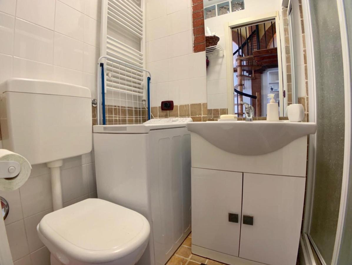 Flat Nirmala Studio-Shop Apartment Милано Екстериор снимка