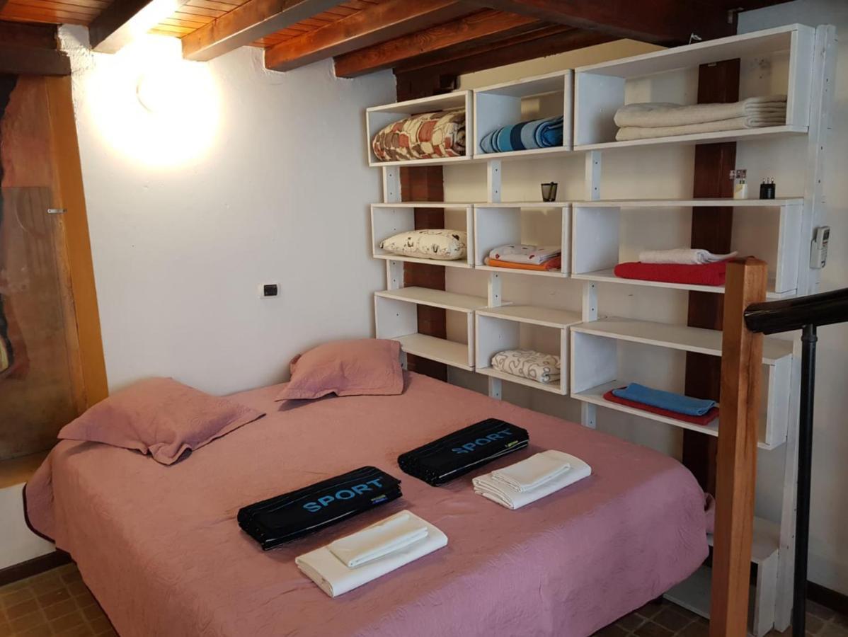 Flat Nirmala Studio-Shop Apartment Милано Екстериор снимка