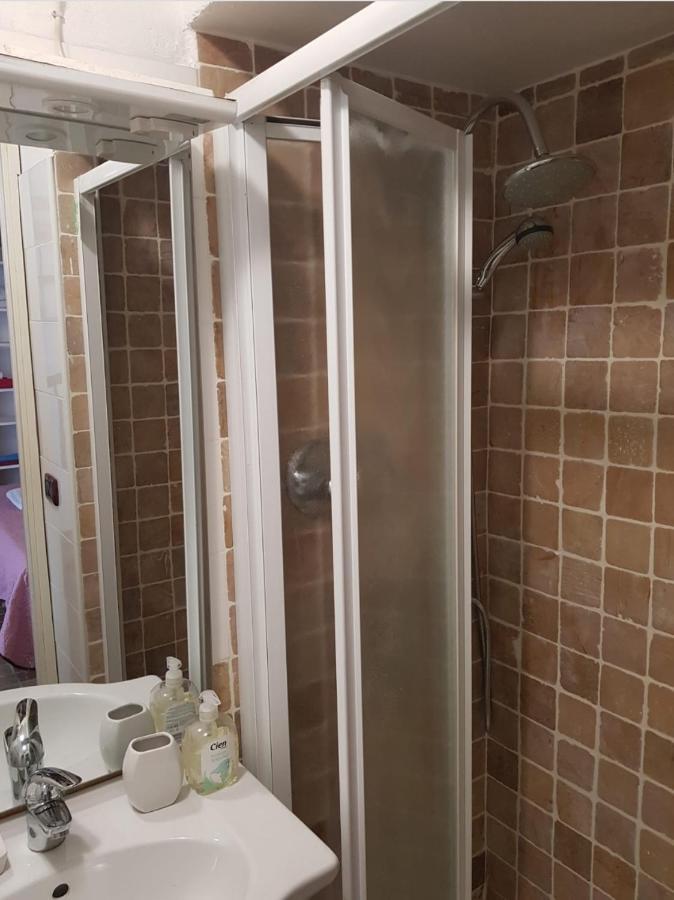 Flat Nirmala Studio-Shop Apartment Милано Екстериор снимка